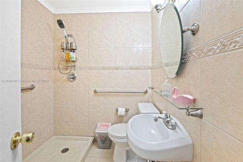 Villa ou maison à vendre à Hialeah, Floride: 4 chambres, 255.39 m2 № 1953446 - photo 20