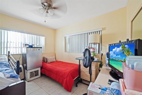 Villa ou maison à vendre à Hialeah, Floride: 4 chambres, 255.39 m2 № 1953446 - photo 19