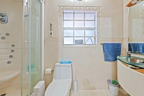 Villa ou maison à vendre à Hialeah, Floride: 4 chambres, 255.39 m2 № 1953446 - photo 14