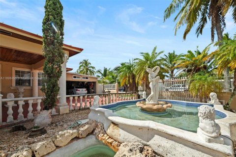Villa ou maison à vendre à Hialeah, Floride: 4 chambres, 255.39 m2 № 1953446 - photo 22