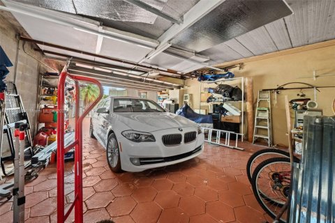 Villa ou maison à vendre à Hialeah, Floride: 4 chambres, 255.39 m2 № 1953446 - photo 21