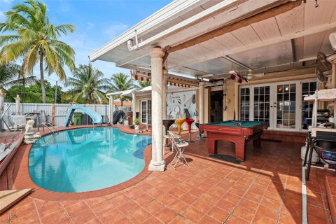 Villa ou maison à vendre à Hialeah, Floride: 4 chambres, 255.39 m2 № 1953446 - photo 25