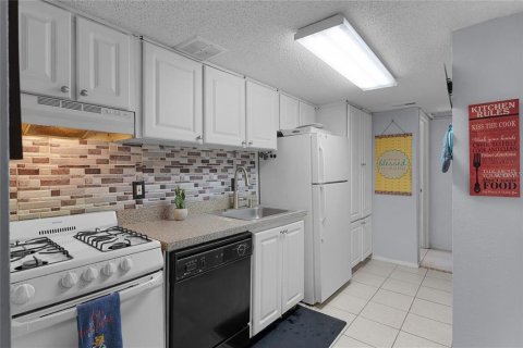 Condo in Altamonte Springs, Florida, 3 bedrooms  № 2101987 - photo 9