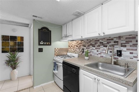 Condo in Altamonte Springs, Florida, 3 bedrooms  № 2101987 - photo 8