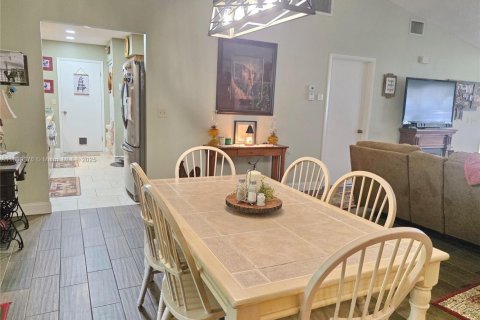 House in Okeechobee, Florida 3 bedrooms, 131.55 sq.m. № 1830502 - photo 10