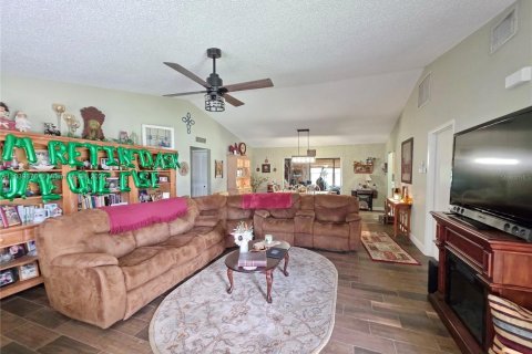 House in Okeechobee, Florida 3 bedrooms, 131.55 sq.m. № 1830502 - photo 19