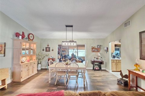 House in Okeechobee, Florida 3 bedrooms, 131.55 sq.m. № 1830502 - photo 8