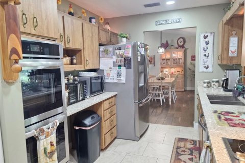 House in Okeechobee, Florida 3 bedrooms, 131.55 sq.m. № 1830502 - photo 13