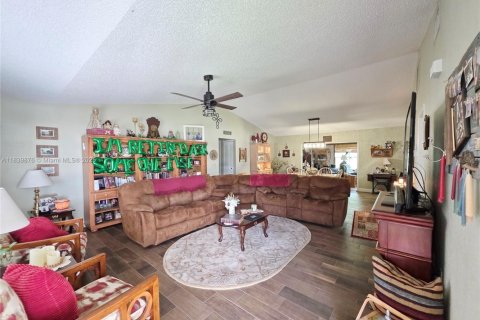 House in Okeechobee, Florida 3 bedrooms, 131.55 sq.m. № 1830502 - photo 21