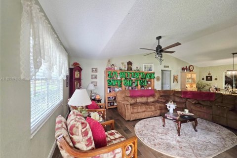 House in Okeechobee, Florida 3 bedrooms, 131.55 sq.m. № 1830502 - photo 20