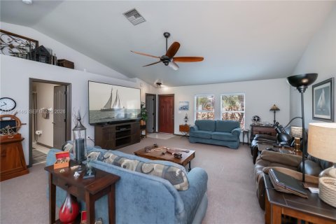 Villa ou maison à vendre à Lehigh Acres, Floride: 3 chambres № 2005762 - photo 18