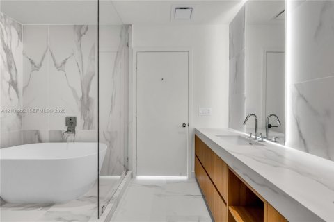 Copropriété à louer à Miami, Floride: 3 chambres, 181.44 m2 № 2411043 - photo 16