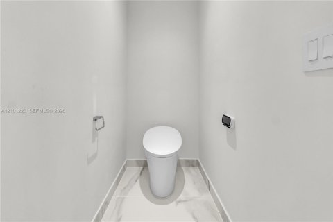 Copropriété à louer à Miami, Floride: 3 chambres, 181.44 m2 № 2411043 - photo 25