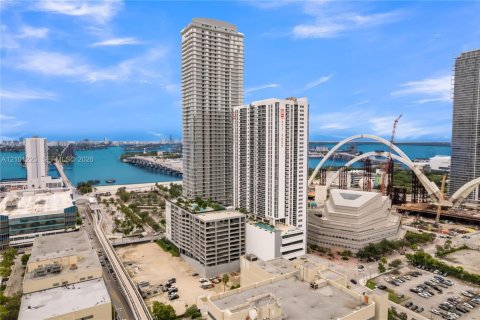 Condo à Miami, Floride, 3 chambres  № 2411043