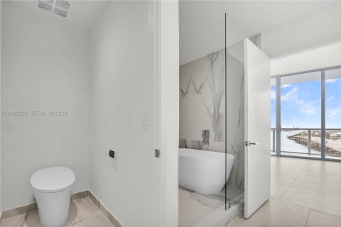 Copropriété à louer à Miami, Floride: 3 chambres, 181.44 m2 № 2411043 - photo 24