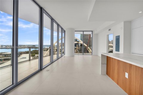Copropriété à louer à Miami, Floride: 3 chambres, 181.44 m2 № 2411043 - photo 8
