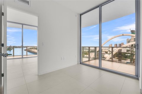 Copropriété à louer à Miami, Floride: 3 chambres, 181.44 m2 № 2411043 - photo 19