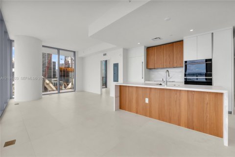 Copropriété à louer à Miami, Floride: 3 chambres, 181.44 m2 № 2411043 - photo 7