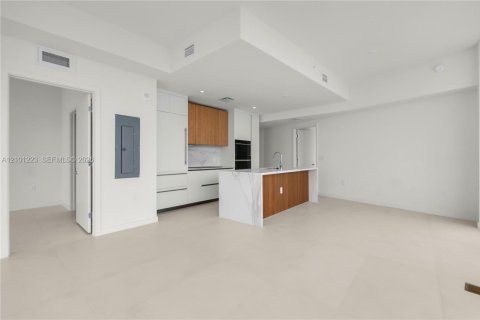 Copropriété à louer à Miami, Floride: 3 chambres, 181.44 m2 № 2411043 - photo 5
