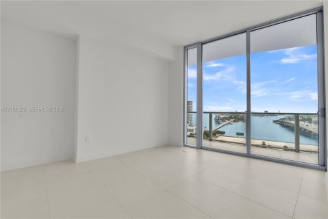 Copropriété à louer à Miami, Floride: 3 chambres, 181.44 m2 № 2411043 - photo 12
