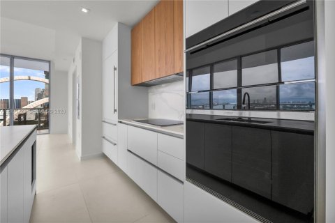 Copropriété à louer à Miami, Floride: 3 chambres, 181.44 m2 № 2411043 - photo 9