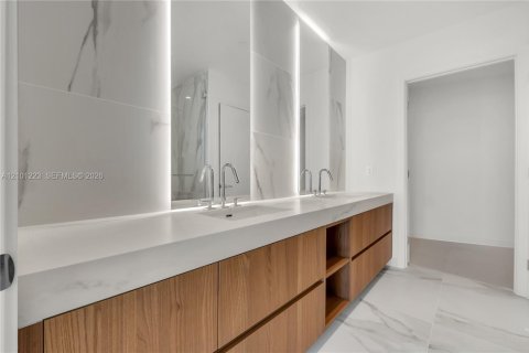 Copropriété à louer à Miami, Floride: 3 chambres, 181.44 m2 № 2411043 - photo 15