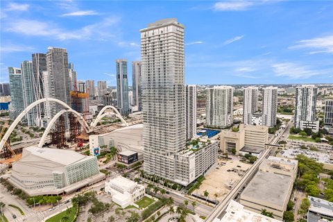 Copropriété à louer à Miami, Floride: 3 chambres, 181.44 m2 № 2411043 - photo 4