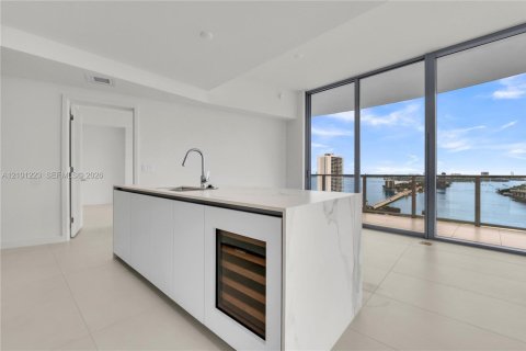 Copropriété à louer à Miami, Floride: 3 chambres, 181.44 m2 № 2411043 - photo 11