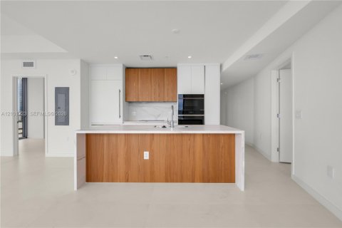 Copropriété à louer à Miami, Floride: 3 chambres, 181.44 m2 № 2411043 - photo 6