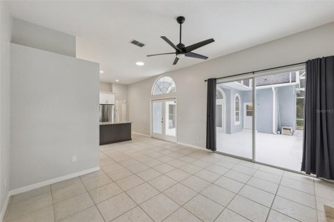 House in Orlando, Florida 3 bedrooms, 200.48 sq.m. № 2398910 - photo 9