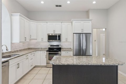 House in Orlando, Florida 3 bedrooms, 200.48 sq.m. № 2398910 - photo 12