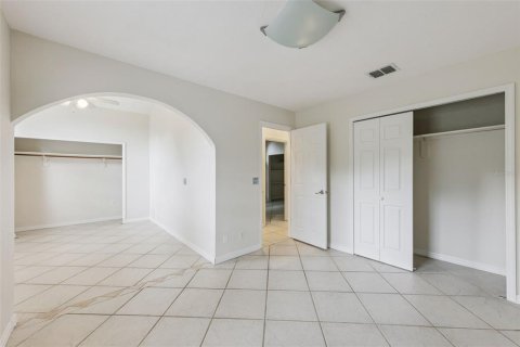 House in Orlando, Florida 3 bedrooms, 200.48 sq.m. № 2398910 - photo 13