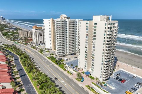 Condo in Daytona Beach, Florida, 3 bedrooms № 2232317