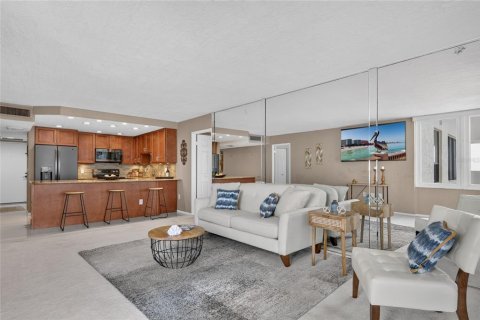 Condo in Daytona Beach, Florida, 3 bedrooms № 2232317 - photo 10