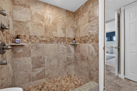 Condo in Daytona Beach, Florida, 3 bedrooms № 2232317 - photo 18