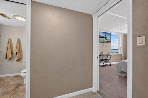 Condo in Daytona Beach, Florida, 3 bedrooms № 2232317 - photo 17