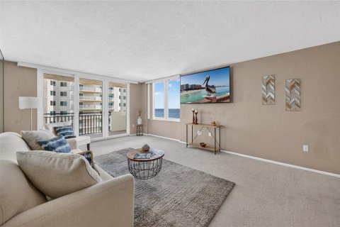 Condo in Daytona Beach, Florida, 3 bedrooms № 2232317 - photo 9