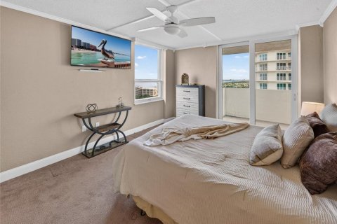Condo in Daytona Beach, Florida, 3 bedrooms № 2232317 - photo 13