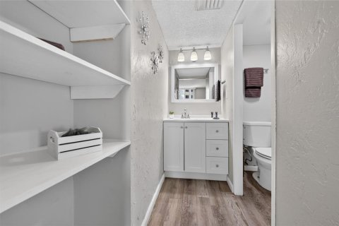 Condo in Daytona Beach, Florida, 3 bedrooms № 2232317 - photo 28