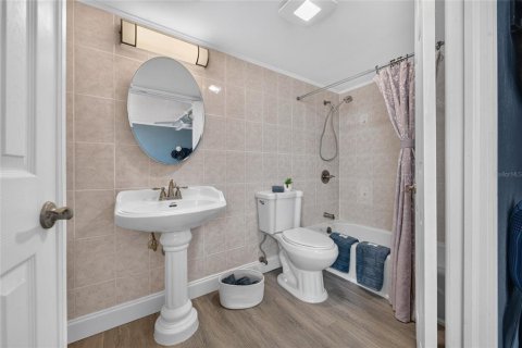 Condo in Daytona Beach, Florida, 3 bedrooms № 2232317 - photo 23