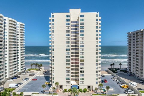 Condo in Daytona Beach, Florida, 3 bedrooms № 2232317 - photo 30