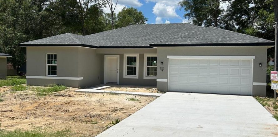 House in Inverness, Florida 4 bedrooms, 146.79 sq.m. № 1850308