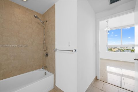 Condominio en venta en Miami, Florida, 2 dormitorios, 100.24 m2 № 1933744 - foto 25