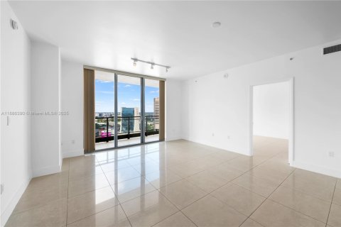 Condominio en venta en Miami, Florida, 2 dormitorios, 100.24 m2 № 1933744 - foto 11