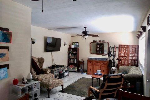 Condo in Pompano Beach, Florida, 2 bedrooms  № 976549 - photo 1