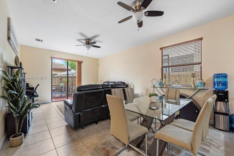 House in Homestead, Florida 5 bedrooms, 270.9 sq.m. № 1783772 - photo 13