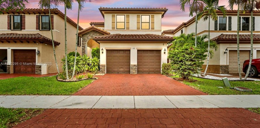 House in Homestead, Florida 5 bedrooms, 270.9 sq.m. № 1783772