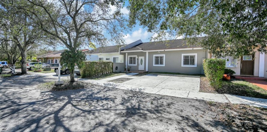 Townhouse in Homestead, Florida 3 bedrooms, 126.81 sq.m. № 2029590