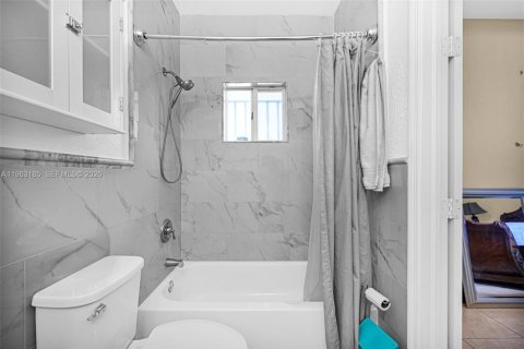 Townhouse in Homestead, Florida 3 bedrooms, 126.81 sq.m. № 2029590 - photo 28