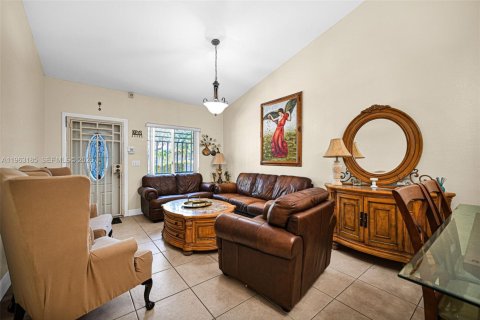 Townhouse in Homestead, Florida 3 bedrooms, 126.81 sq.m. № 2029590 - photo 12